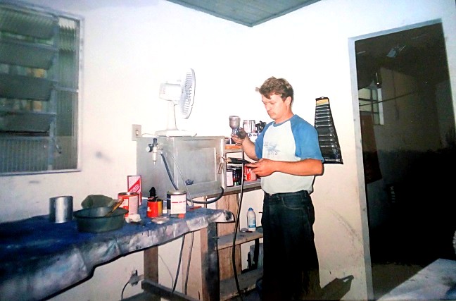 Trabalho de pintura na oficina