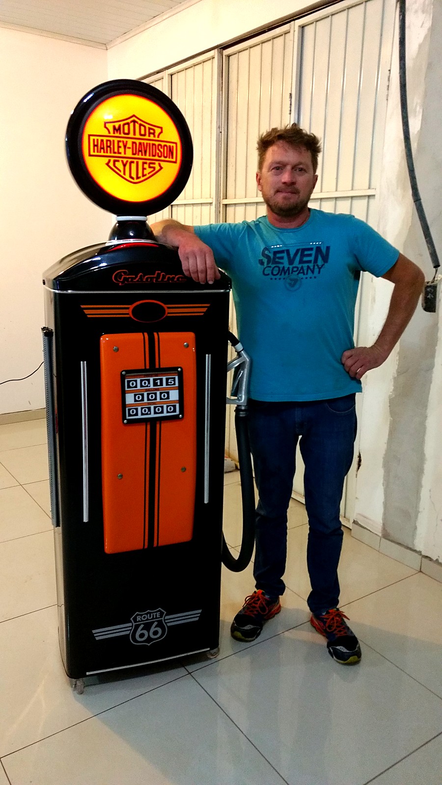 Bomba de gasolina decorativa personalizada, em 14/11/2016