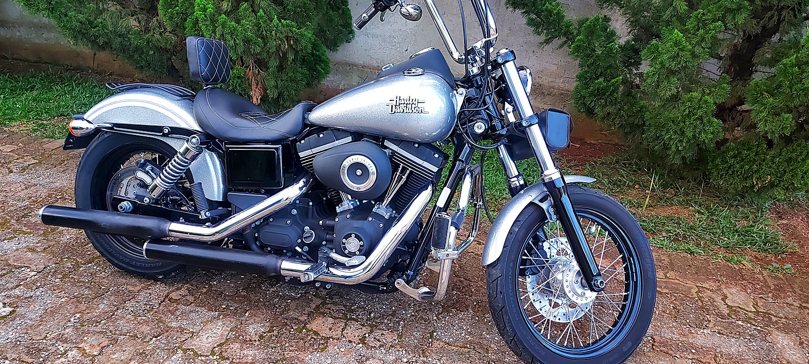 Harley-Davidson prata com guidão alto
